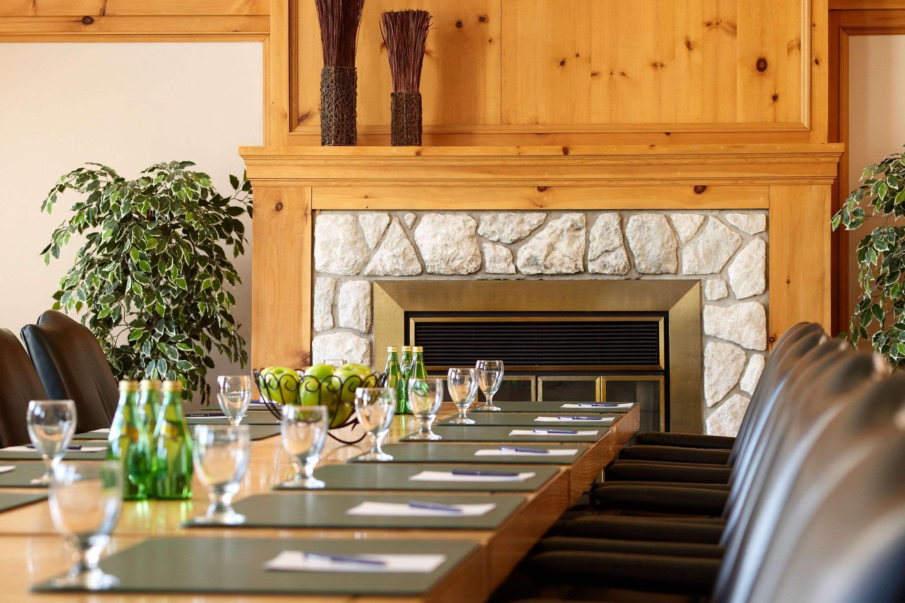Pinestone Resort, Conference Centre, Spa & Golf Course Haliburton Exterior photo